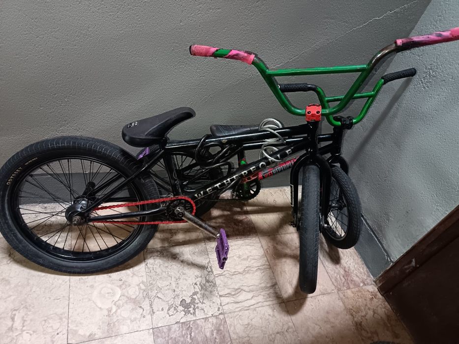 Vendo 2 bmx uma roda 20 e outra roda 16 pra desocupar  300 euros as duas