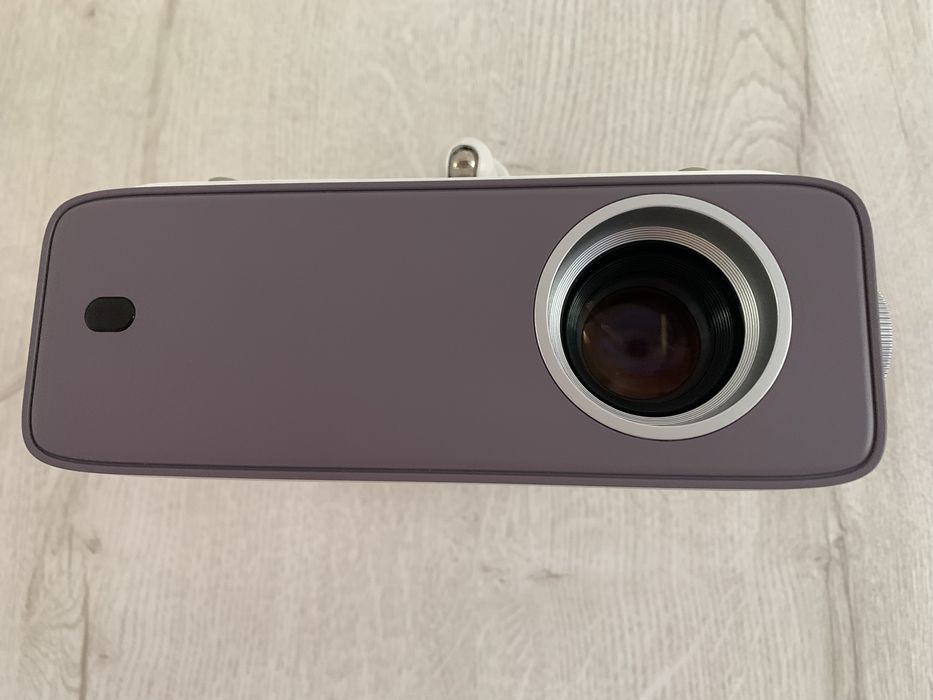 Projektor FHD do 210 cali