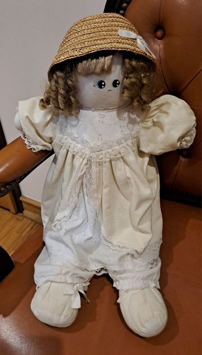 Boneca de pano com chapéu