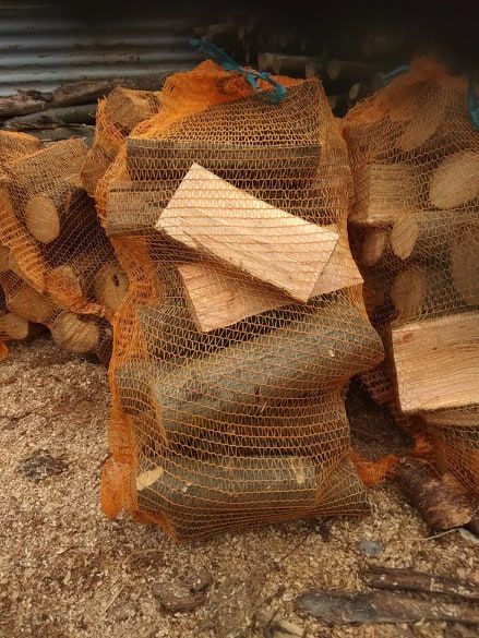 Drewno kominkowe & do wędzenia OLCHA w workach | 30 litrów 50x80 cm