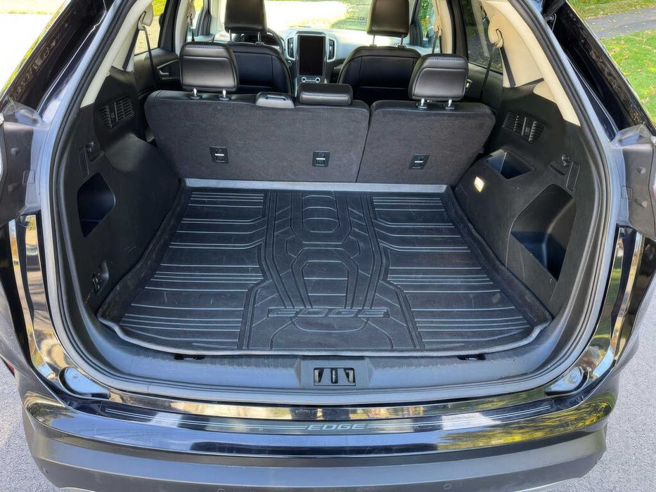 Ford Edge      2021