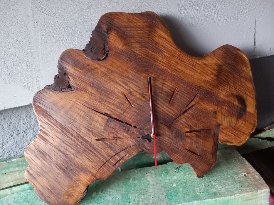 Zegar ścienny z plastra akacji