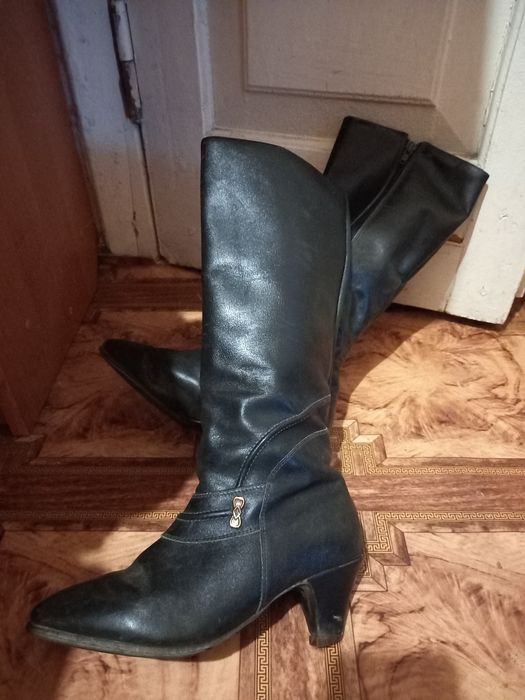 Продаю сапоги черные