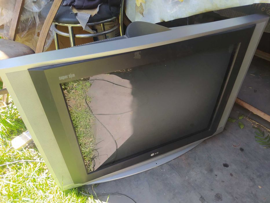 Телевізор LG з великим екраном