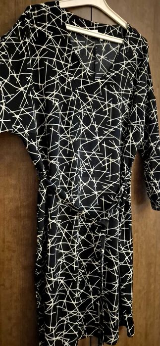 Świetna sukienka do pracy 44-46