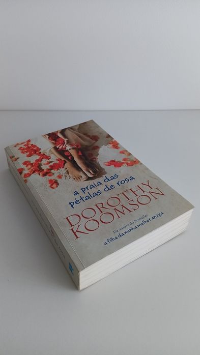 Livro A Praia  Das Pétalas De Rosa