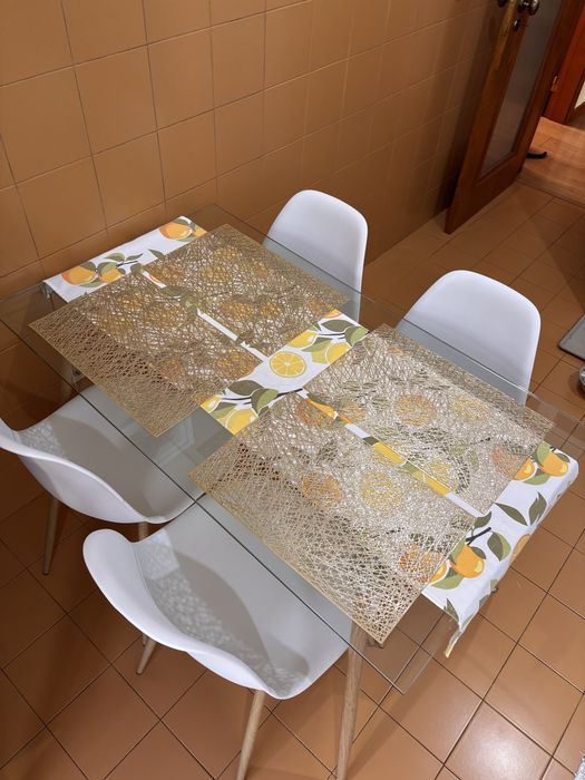 Mesa de jantar de vidro