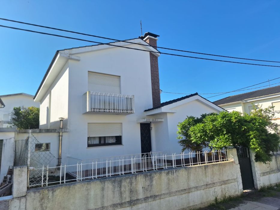Moradia Isolada T4 cais novo Darque