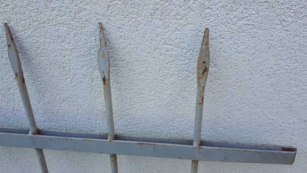 Металева огорожа паркан