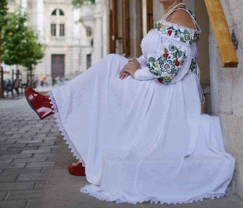 Вишита бісером сукня (індивідуальний пошив)