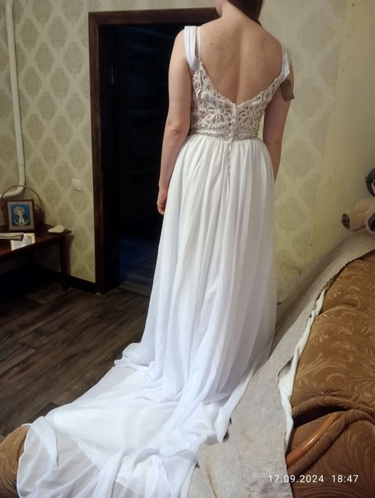 Весільні сукні S -L