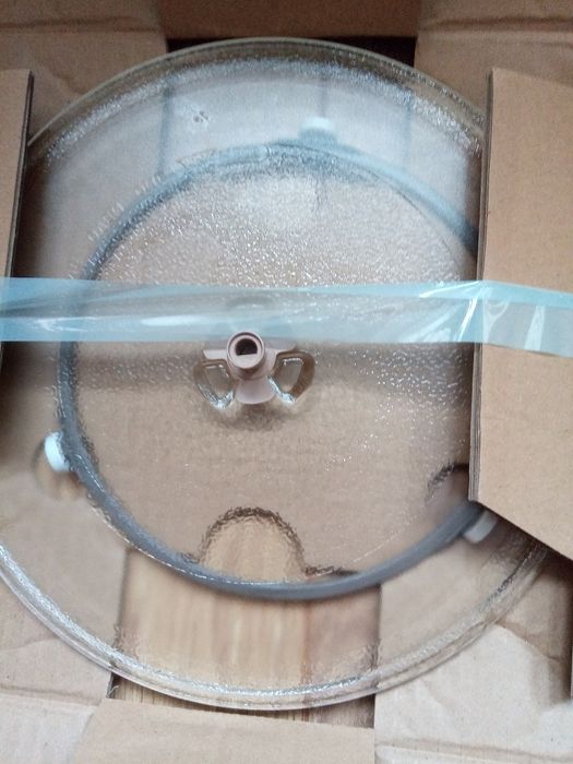 Тарелка с роллером и крестовина в микроволновку.