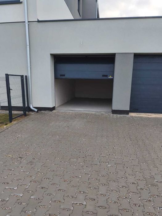 Garaż murowany 18 m² do wynajęcia – Psarskie, ul. Hebanowa 10