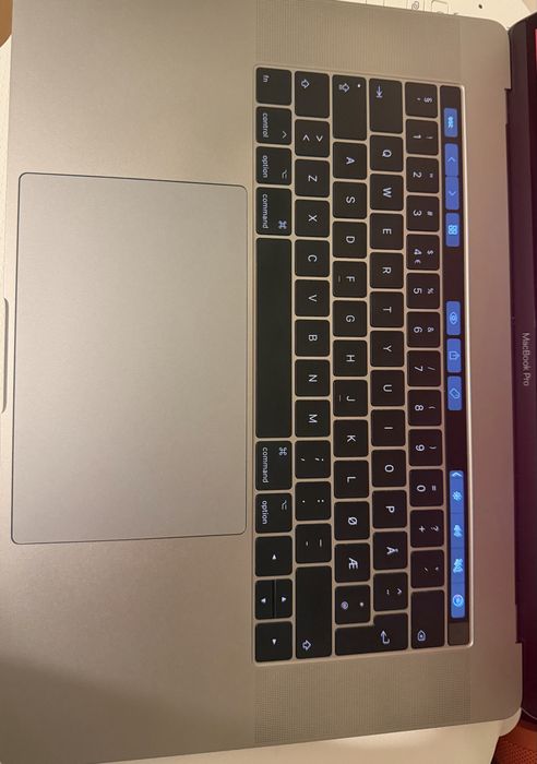 Macbook pro touch bar