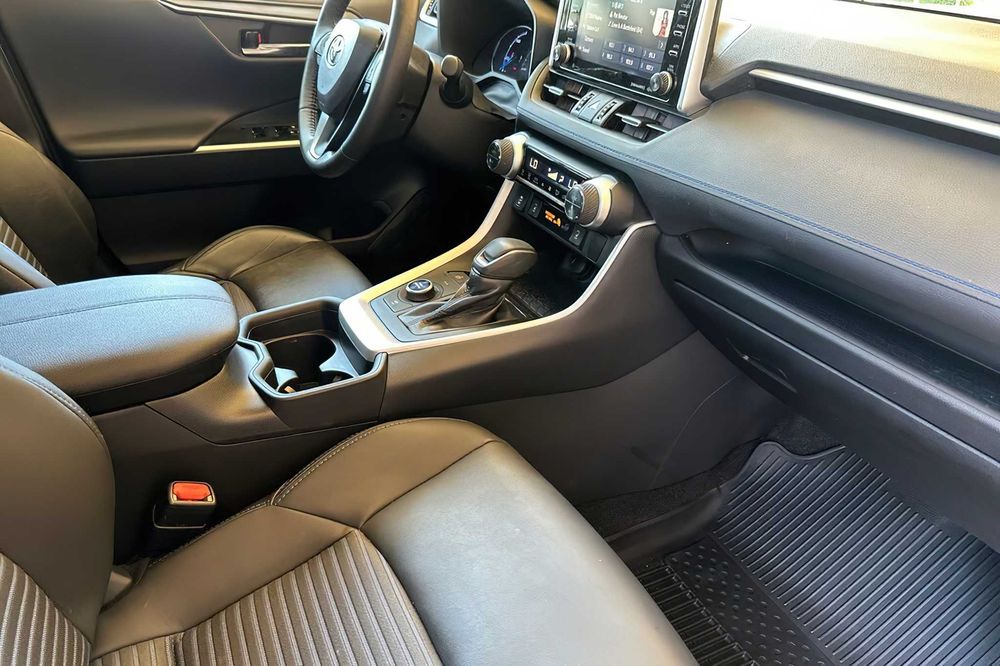 Toyota RAV4 XSE 2021 зі США, від $11 891 — доставка й розмитнення під ключ