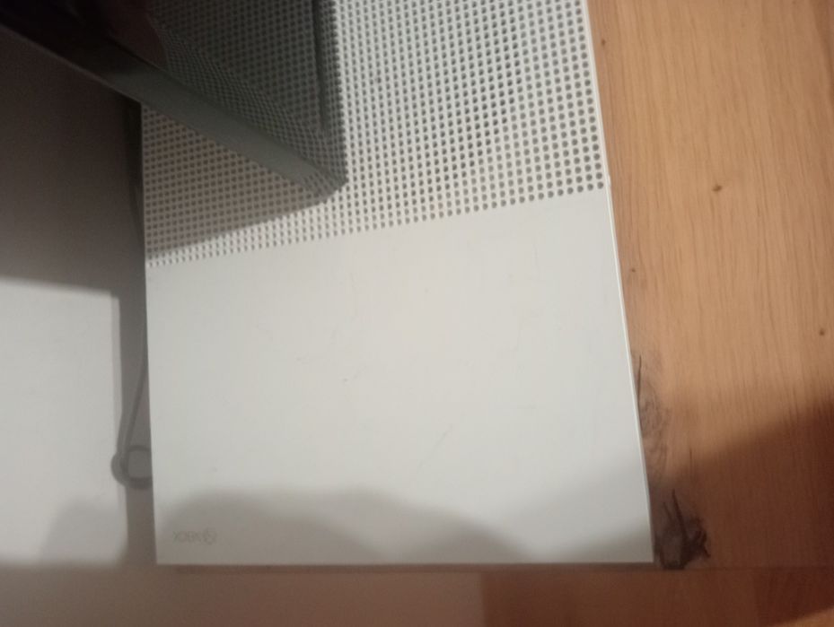 Xbox one s + 4 gry
