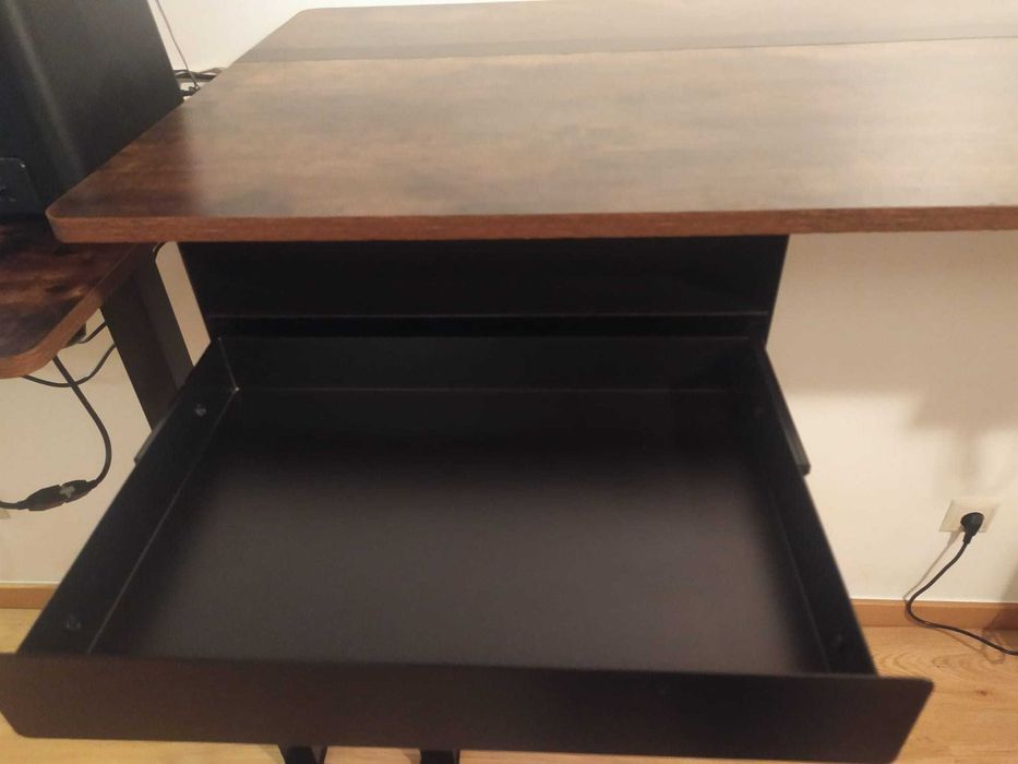 Mesa de Escritório Elevatória — Elétrica, com Tomadas e USB