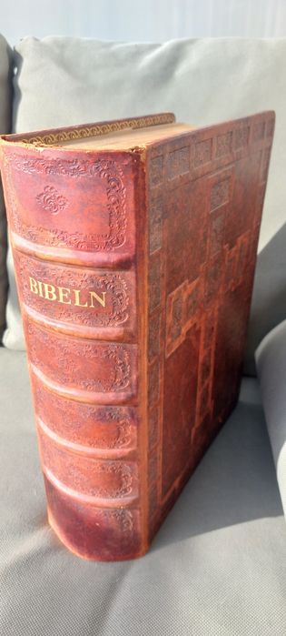 1949 r. Szwedzka Biblia w skórzanej oprawie