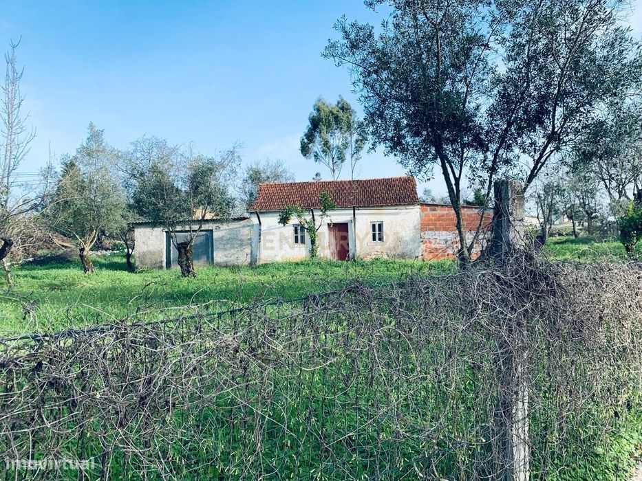 MoradiaT2  para restaurar em Pombal — Vila Cã, Leiria