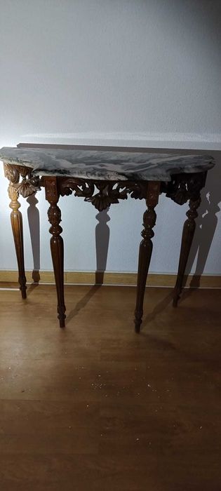 Mesa de Entrada em Madeira com Tampo em Pedra