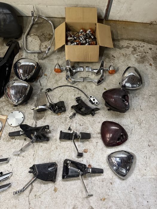 Suzuki Boulevard 1800 VZR części podnożek stopka kierunek chrom dekle