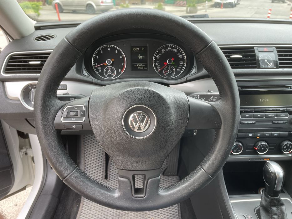 Продам Volkswagen Passat 2013