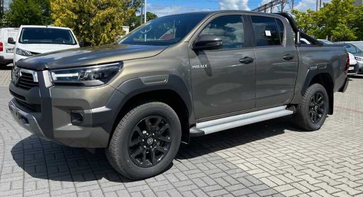 Разборка Toyota Hilux бампер комплектний