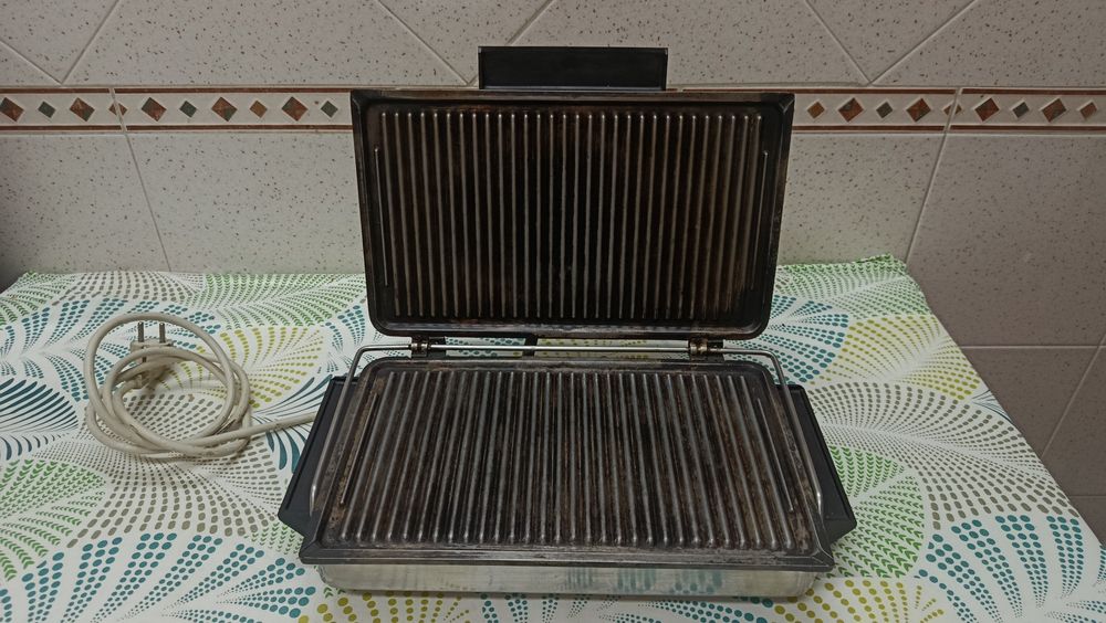 Torradeira/Grill elétrico em bom estado
