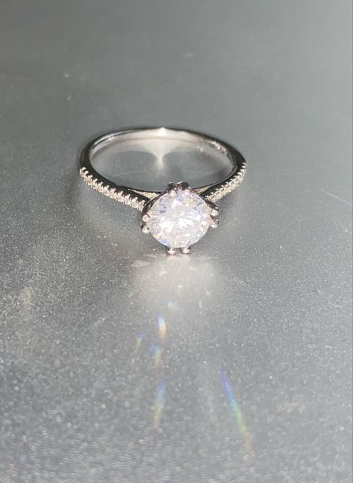 Заручальна обручка з срібла з фіанітами