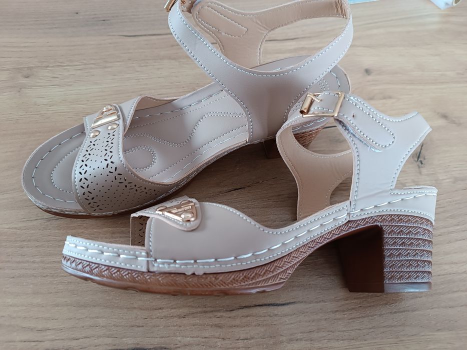 Nowe sandałki beżowe r 41 wkładka 26,5 cm