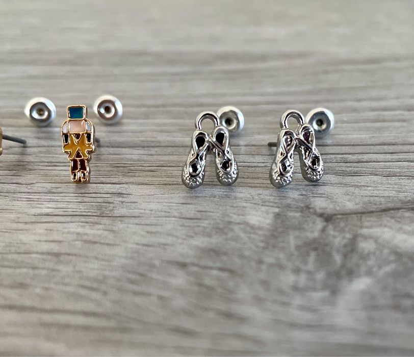 Conjunto de pequenos brincos