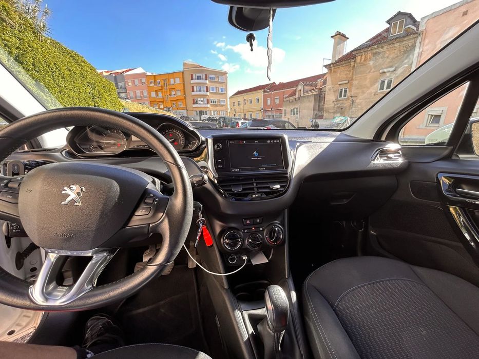 Peugeot 208 1.2 PureTech Signature