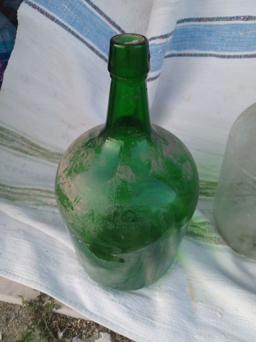Garrafões em vidro437559518959380483