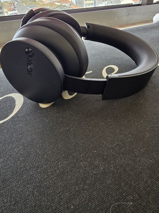 Xbox Series X + 2 comandos + Headphones