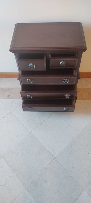 Mesa de apoio em madeira cerejeira em excelente estado