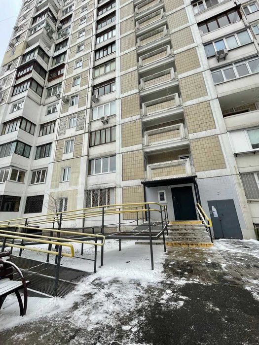 Продаж 4-к квартири на Срібнокільській