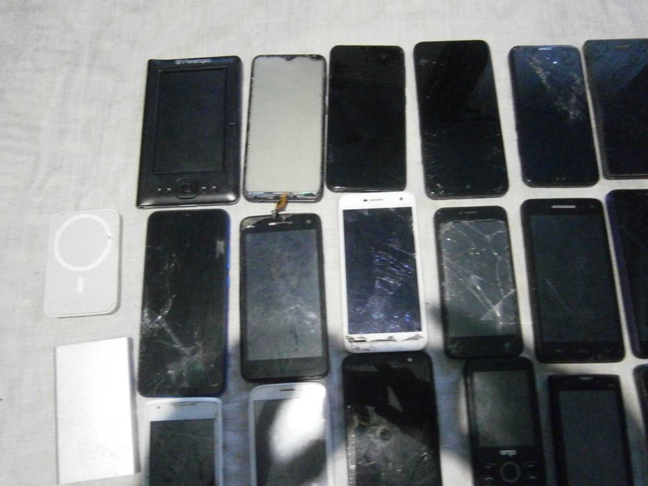 Мобильные телефоны ( один лот )