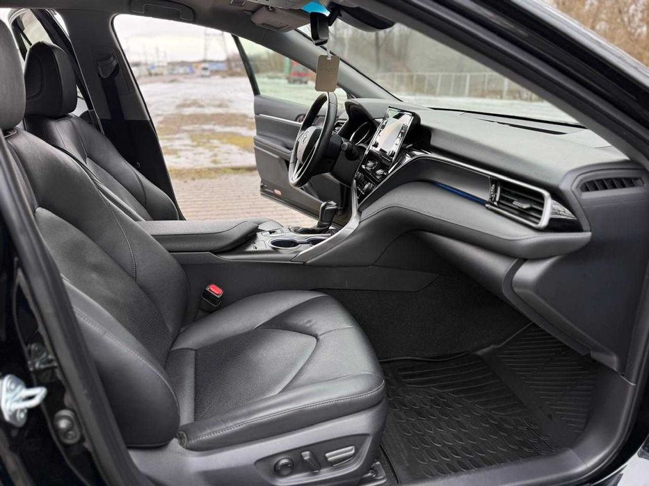 Toyota Camry 2021 2.5 Гібрид