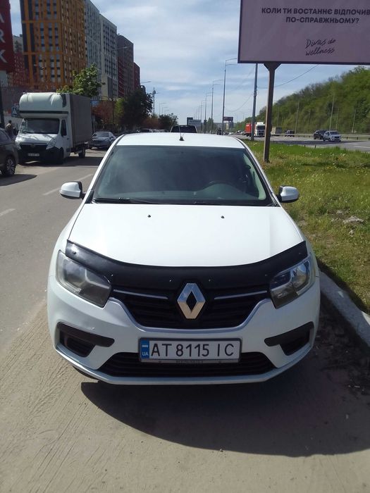 Автомобіль рено сандеро 2