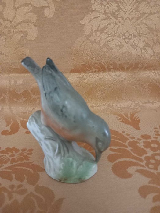 Pássaro em porcelana