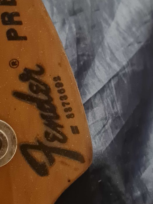 Електрогітара Fender precision bass