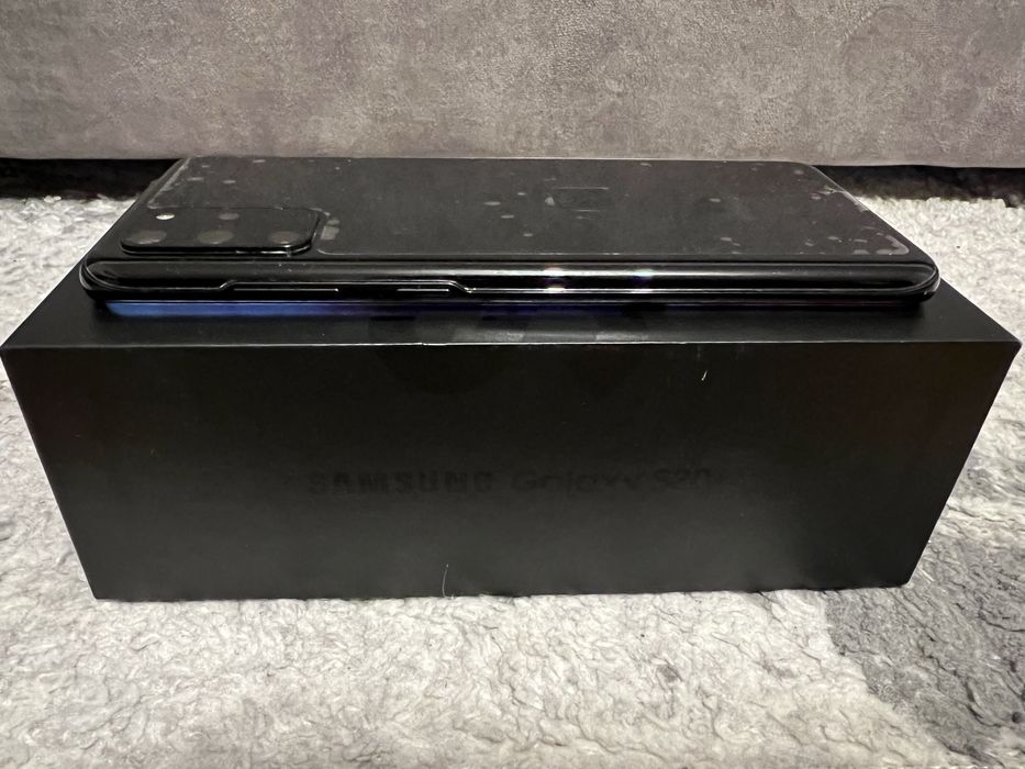 Telefon Samsung S20 plus stan bardzo dobry