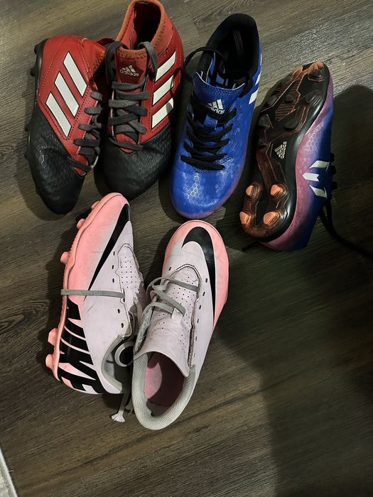 Футбольні бутси Різного розміру