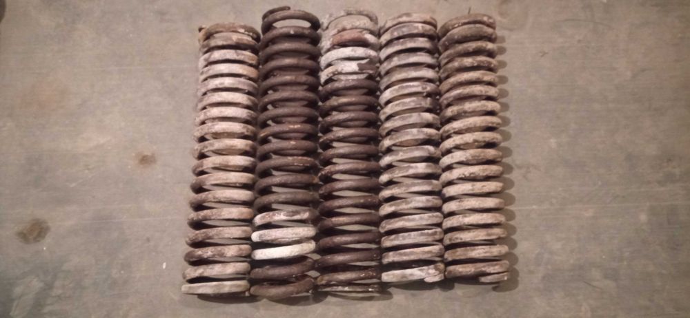 Пружини масивні.