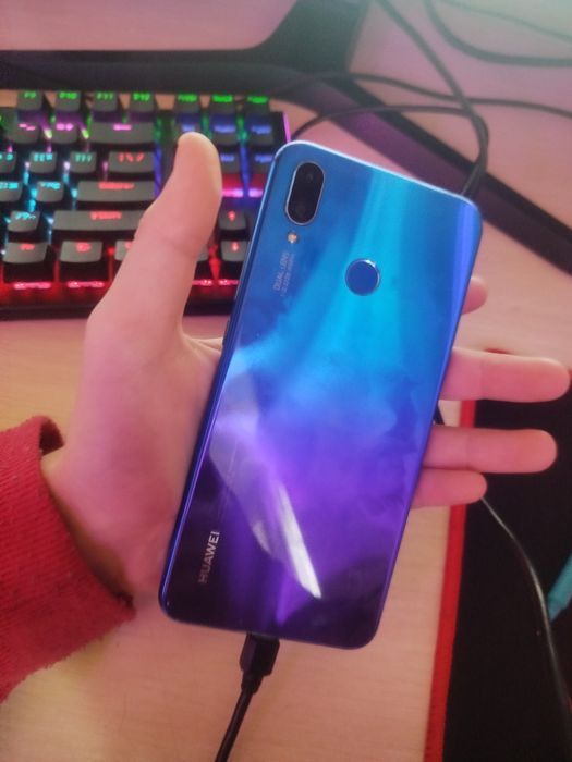 Телефон huawel і