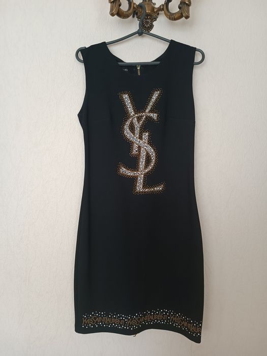 Сукня чорного кольору