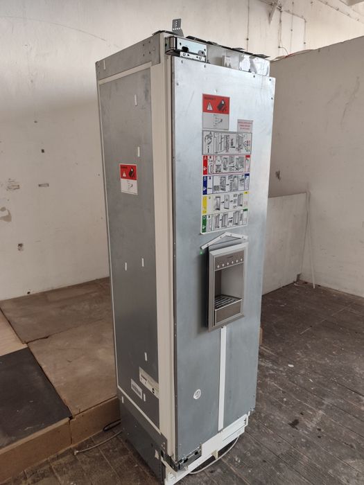 Zamrażarka z kostkarką do lodu Gaggenau RF463201 pod zabudowę 291 l.