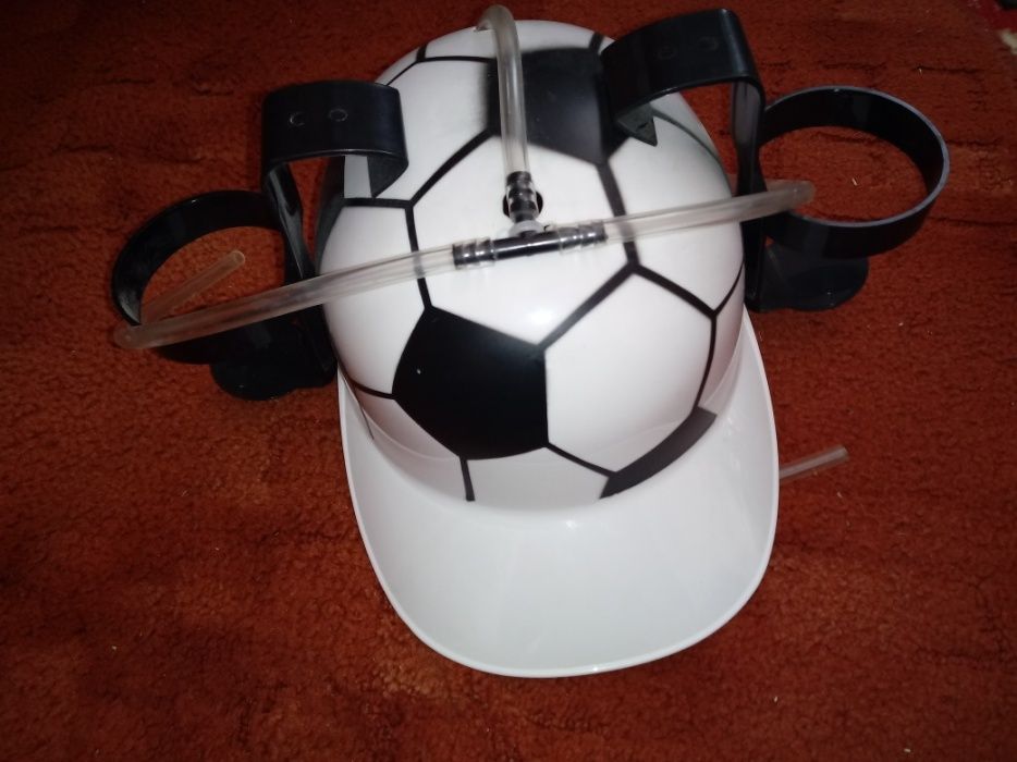 Kask.         kibica