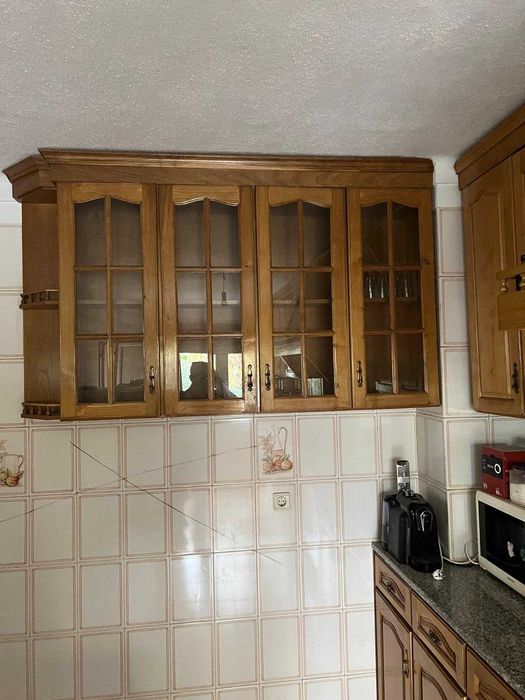 Cozinha em castanho maciço