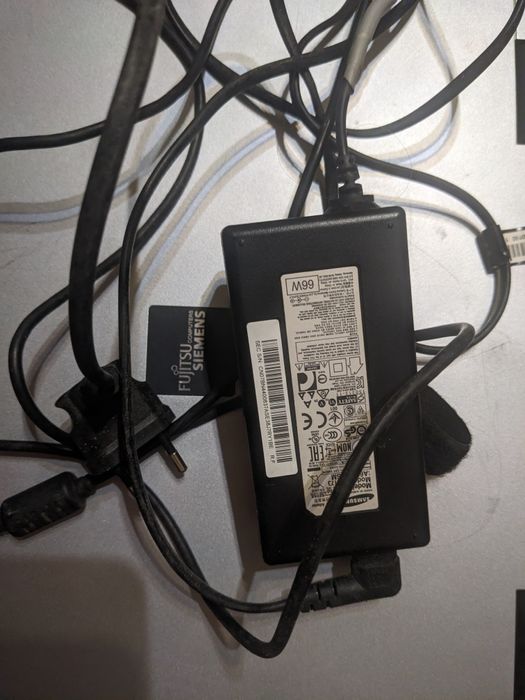 Ноутбук Fujitsu Siemens amilo pro v8010